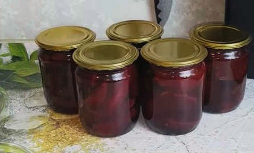 Beets with vinegar for the winter in jars