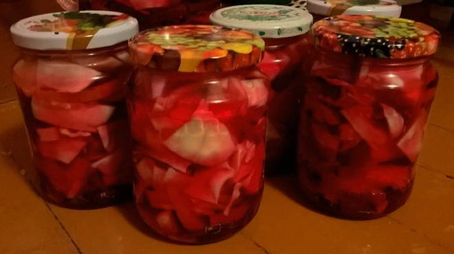 Beetroot and cabbage salad for the winter