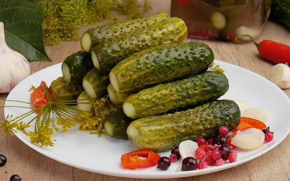 Concombres salés chauds pour 1 litre de saumure