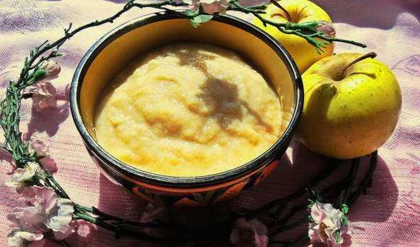 Pear puree with condensed milk in a slow cooker for the winter