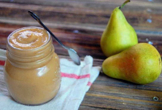 Purée de poire pour les enfants pour l'hiver