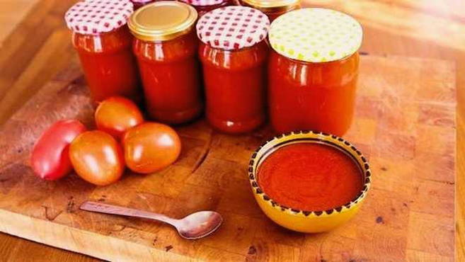 Tomato paste from tomatoes you lick your fingers for the winter