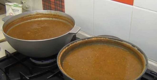 Pâte de tomates de tomates au poivron pour l'hiver