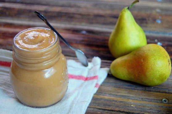 Purée de poires sans sucre à la maison pour l'hiver