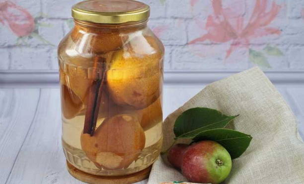 Pear compote with cinnamon for the winter