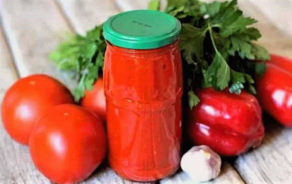 Ketchup de tomates aux poivrons et carottes pour l'hiver