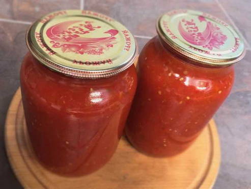 Tomato ketchup with bell pepper you will lick your fingers for the winter