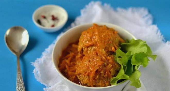 Minced hedgehogs with rice and tomato sauce in a pan