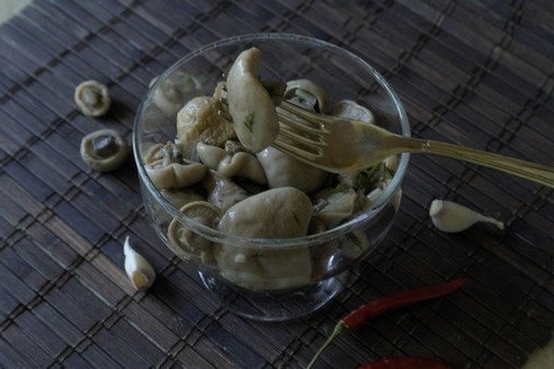 Pickled blue feet with vinegar per liter jar