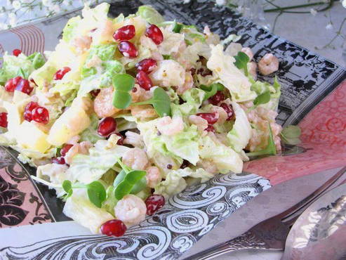 Shrimp salad with Chinese cabbage and pomegranate