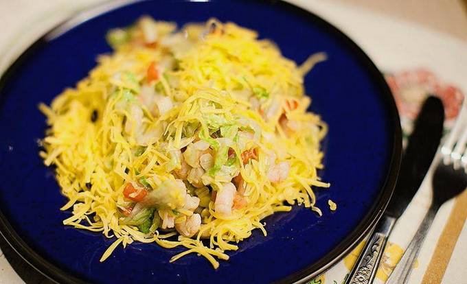 سلطة روبيان مع افوكادو و خس ايسبيرج