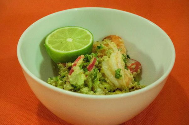 Salad with quinoa, shrimps, avocado