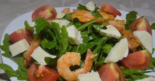 Salade de crevettes à la roquette et à la mozzarella