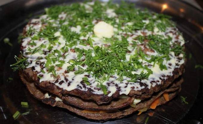 Beef liver liver cake with carrots, onions and garlic