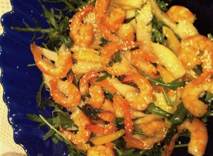 Shrimp and pear salad