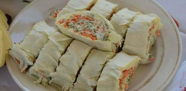 Lavash au poulet, carottes coréennes et fromage