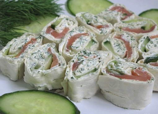 Lavash au saumon, fromage blanc et concombre