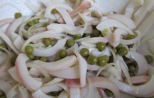 Salade de calamars aux petits pois et oignons