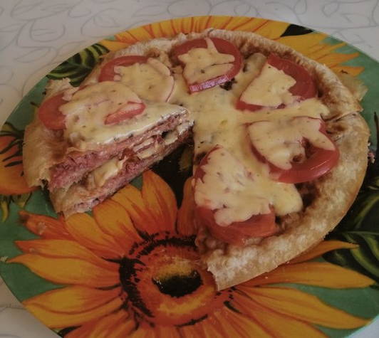 Pizza lavash arménienne dans une casserole