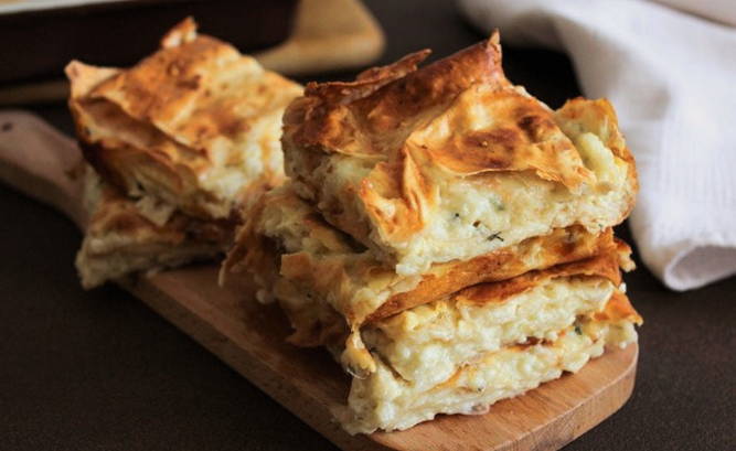 PP achma de lavash avec du fromage et du fromage cottage