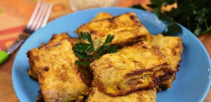 Tartes Lavash en pâte dans une casserole