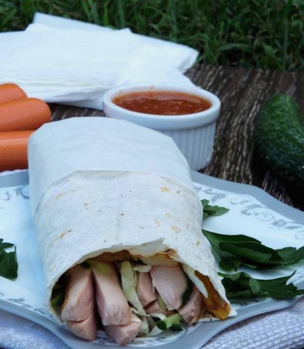 Shawarma with sausage in pita bread at home