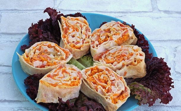 Rouleau de lavash au jambon et carottes coréennes