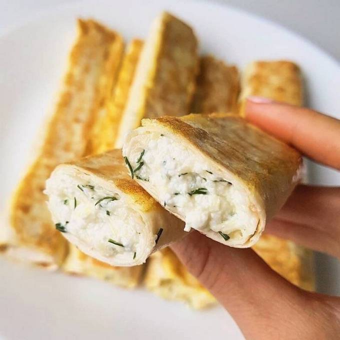 Pita rolls with cheese and cottage cheese