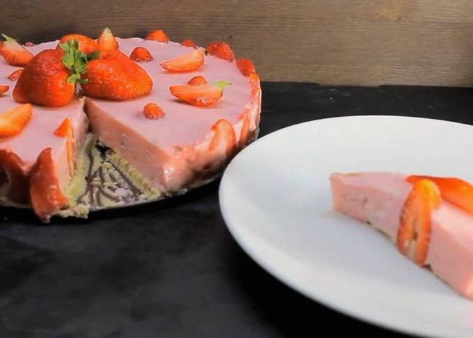 Gâteau au yaourt sans cuisson avec biscuits et gélatine