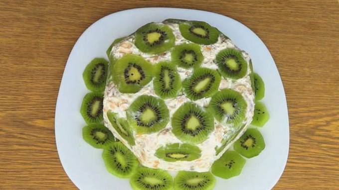 Gâteau aux biscuits Poisson à la crème sure et à la banane sans cuisson