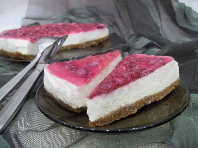 Gâteau aux biscuits sans cuisson avec fromage cottage et gélatine