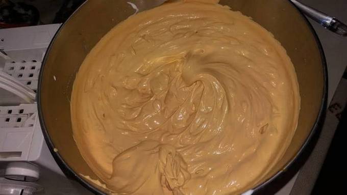 Sour cream with condensed milk for a biscuit cake