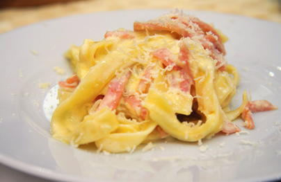 Pâtes carbonara au jambon, crème et fromage