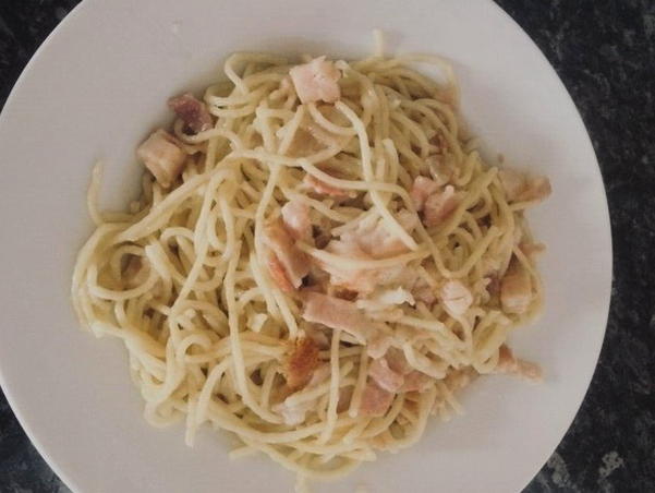 Carbonara classique au jambon et à la crème