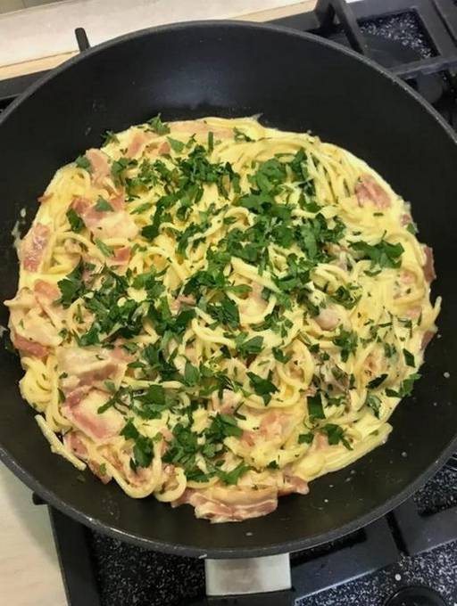 Carbonara avec bacon fumé cru et crème