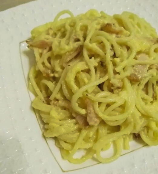 Pâtes carbonara au bacon sans crème - une recette classique