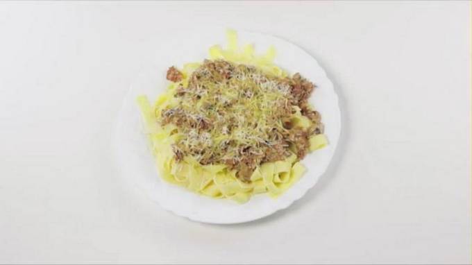 Carbonara with bacon, cream and mushrooms