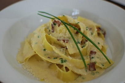 Pâtes carbonara avec bacon et crème sure