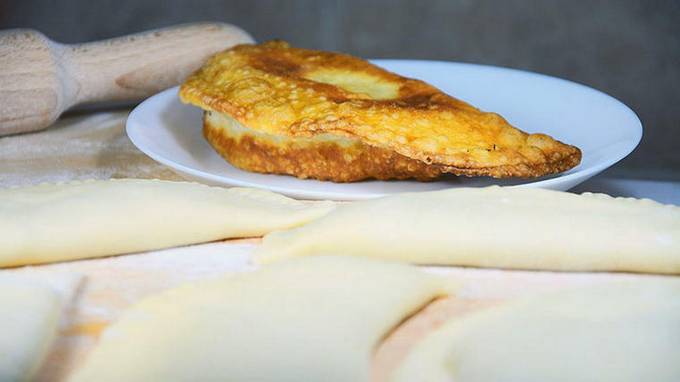 Pâte à choux à l'eau bouillie Chebureks à l'huile de tournesol