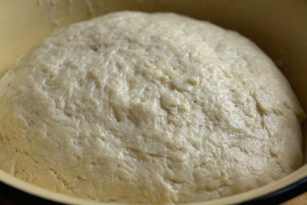 Thin and soft pizza dough like in a pizzeria