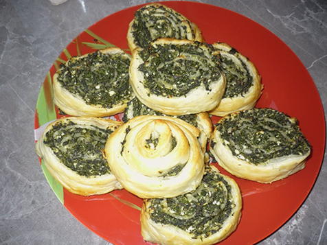 Snails with spinach and puff pastry cheese