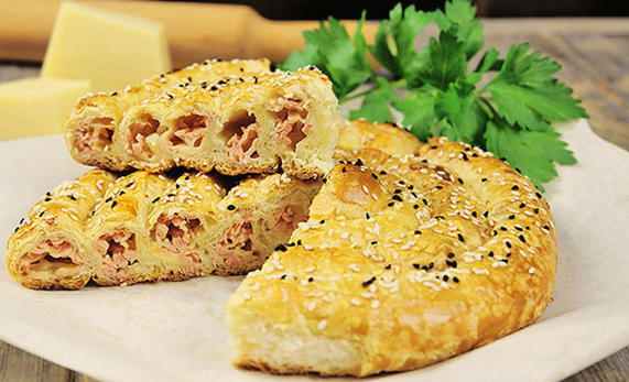 Pâte feuilletée aux escargots, fromage et jambon