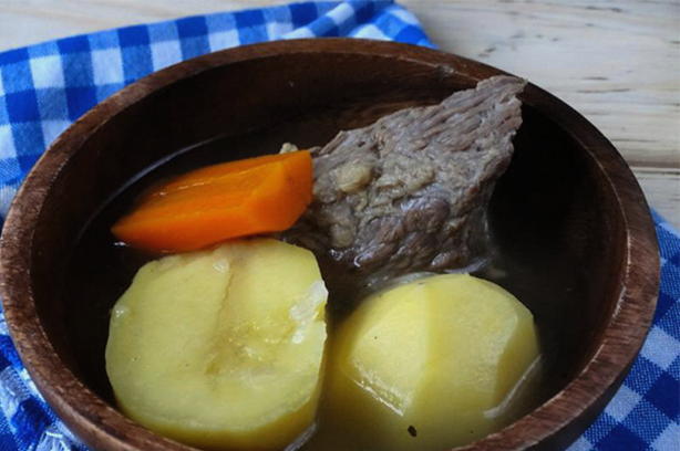 Beef shulum in a slow cooker