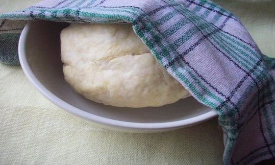 Pâte tendre pour kystyby avec pommes de terre