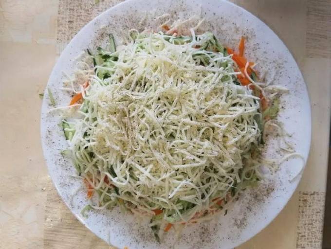 Salade de poulet aux carottes et pommes de terre coréennes