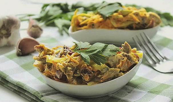 Salade Obzhorka au boeuf et cornichons