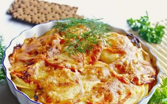 Potato casserole with chicken, mushrooms and tomatoes in the oven