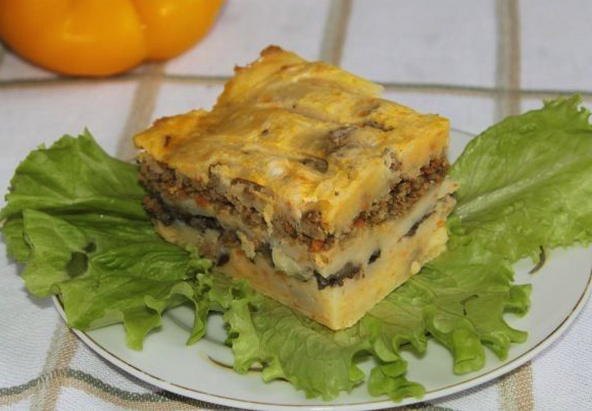 Casserole with mashed potatoes, minced meat and mushrooms