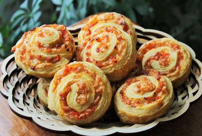 Petits pains d'escargots au jambon et au fromage