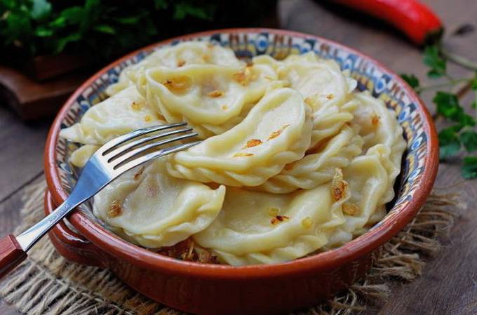 Dumplings with potatoes on dough without eggs